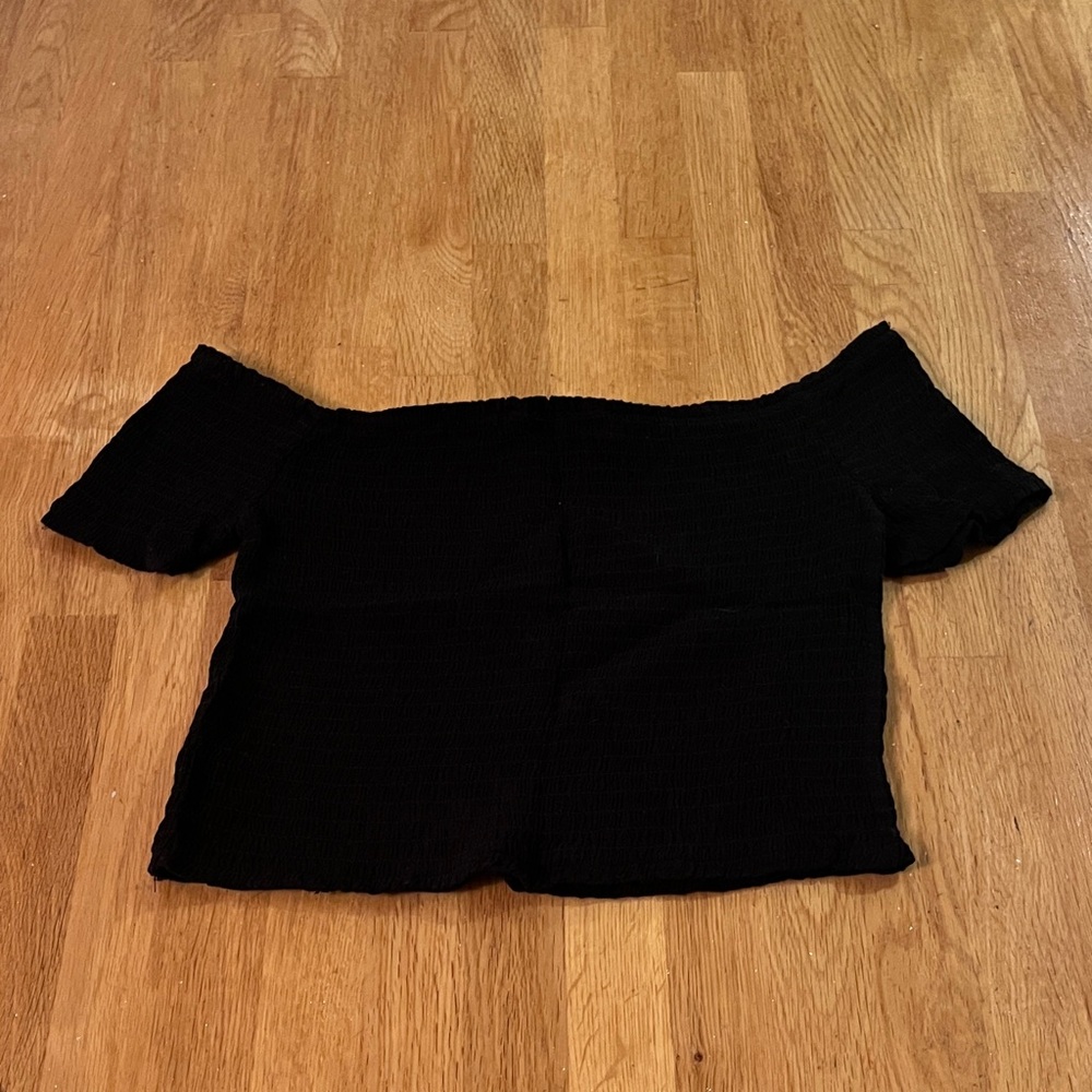 Off-Shoulder Crop Top - Picture 3 of 4